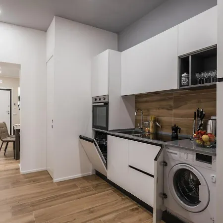 The Rent - Modern Three-bedroom A Few Steps From The Colosseum Daire