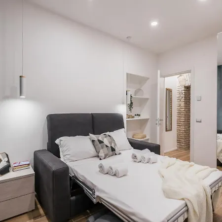 The Rent - Modern Three-bedroom A Few Steps From The Colosseum *