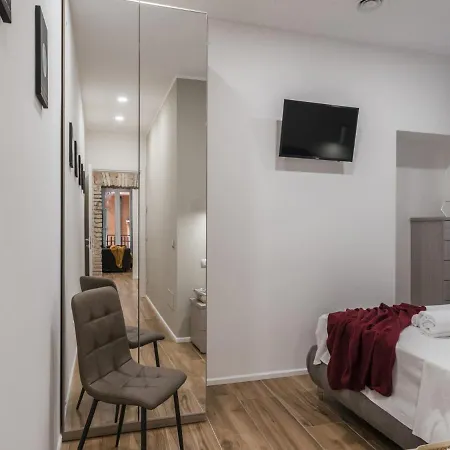 The Rent - Modern Three-bedroom A Few Steps From The Colosseum Rome