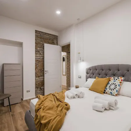 The Rent - Modern Three-bedroom A Few Steps From The Colosseum Daire Roma