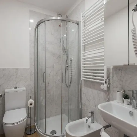 The Rent - Modern Three-bedroom A Few Steps From The Colosseum *