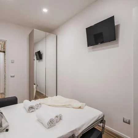 The Rent - Modern Three-bedroom A Few Steps From The Colosseum * Roma