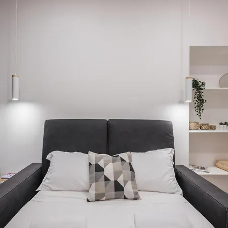 The Rent - Modern Three-bedroom A Few Steps From The Colosseum