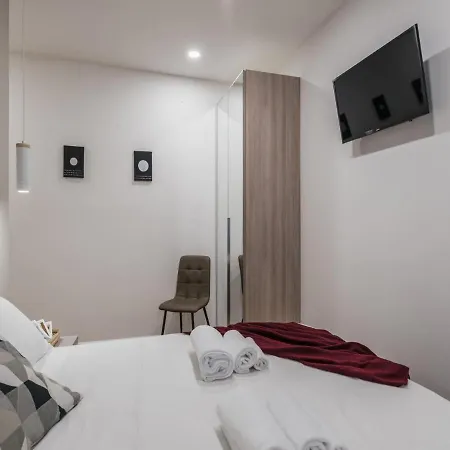 The Rent - Modern Three-bedroom A Few Steps From The Colosseum *